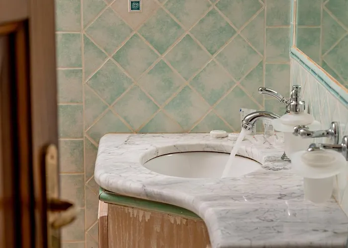 Via Sardegna * סאן תאודורו